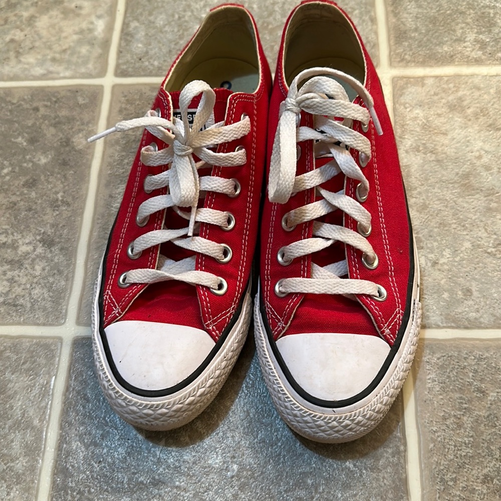 Converse All Star size 7.5 woman’s, men’s 5.5